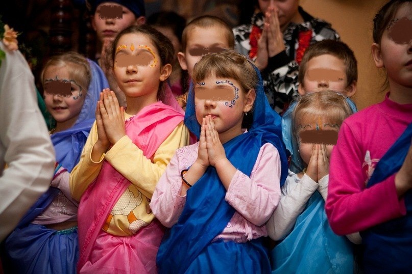 секта семья австралия. детские секты. энн гамильтон-берн. виссарион секта красноярский край община. сектант проповедник.