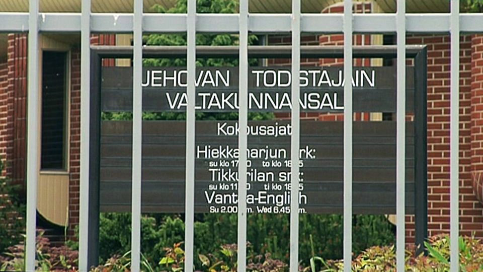 Jehovan todistajien kiintesitö Vantaalla. Фото: Yle