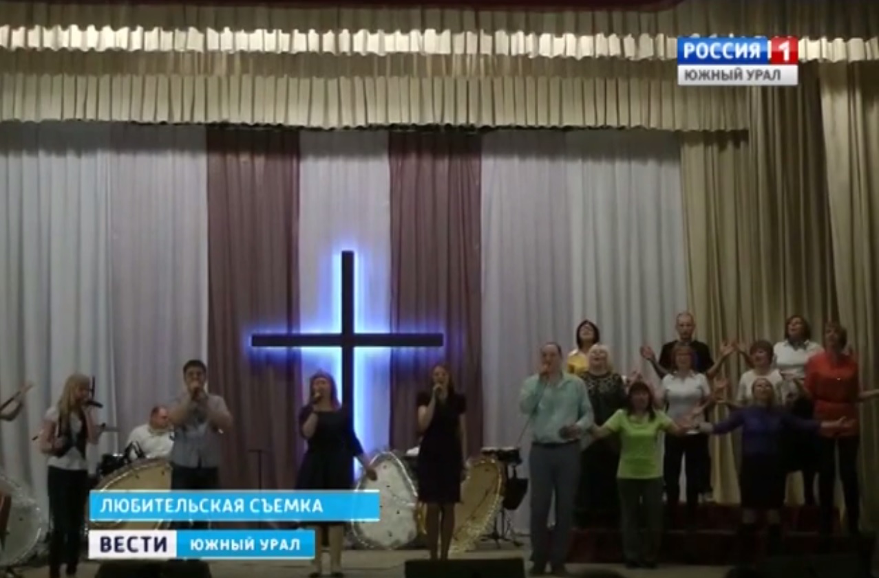 В челябинском ДК рядом с детскими секциями проходят странные обряды