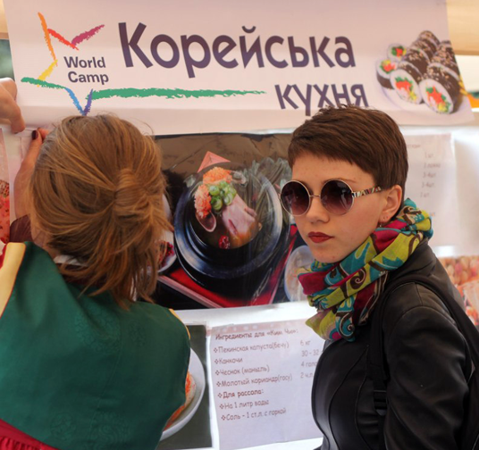 Жителей Житомира вербуют в корейскую секту