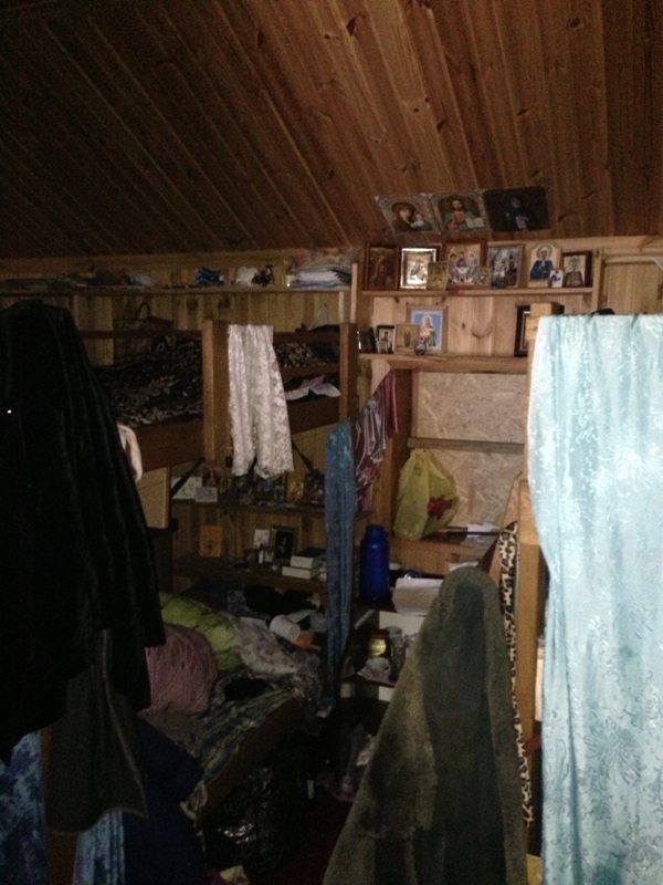 В "келлиях" люди проживали на двухярусных и трёхясрусных нарах