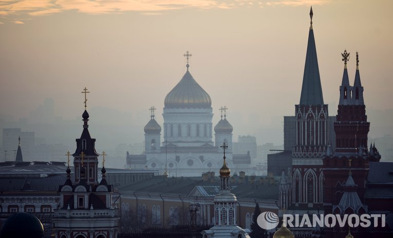 Вид на центр Москвы с крыши Центрального детского магазина на Лубянке. © РИА Новости. Владимир Астапкович