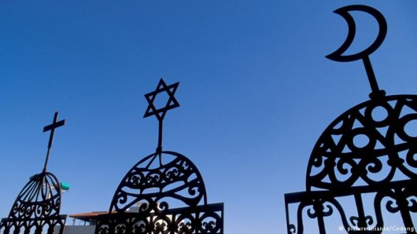 В России периодически нарушаются права религиозных меньшинств. В частности, говорится в документе, ограничивалась деятельность мусульман и ряда других групп, таких, как Свидетели Иеговы, пятидесятники и сайентологи.  Global Look Press
