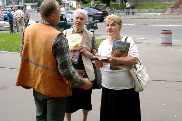 КАК НЕ СТАТЬ АДЕПТОМ
