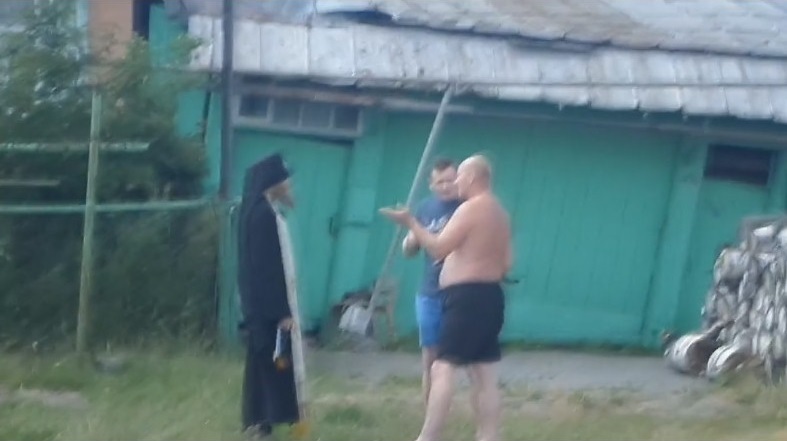 Жители полевского поселка Зюзельский просят защиты у православного духовенства 
