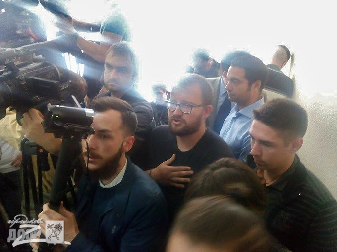 Избиение журналистов и другие похождения Валика и Ко
