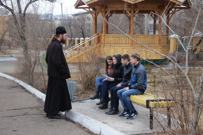 Православные в Чите провели акцию «Стоп секта» против «Свидетелей Иеговы» 