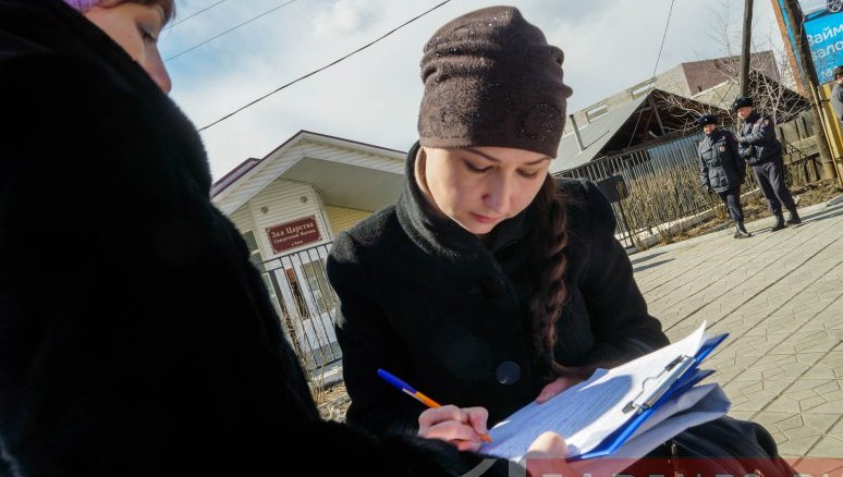 Православные добровольцы провели пикет против "Свидетелей Иеговы" в Чите