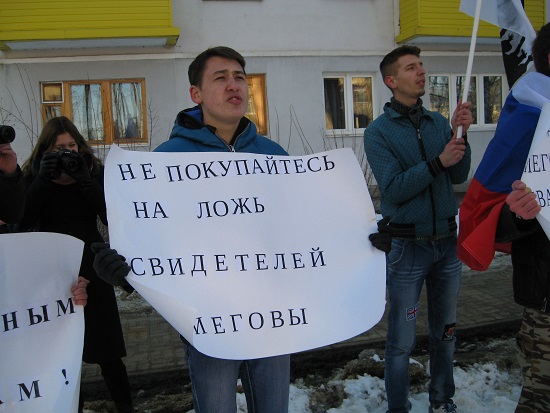 Сектоборцы вышли на пикет против иеговистов
