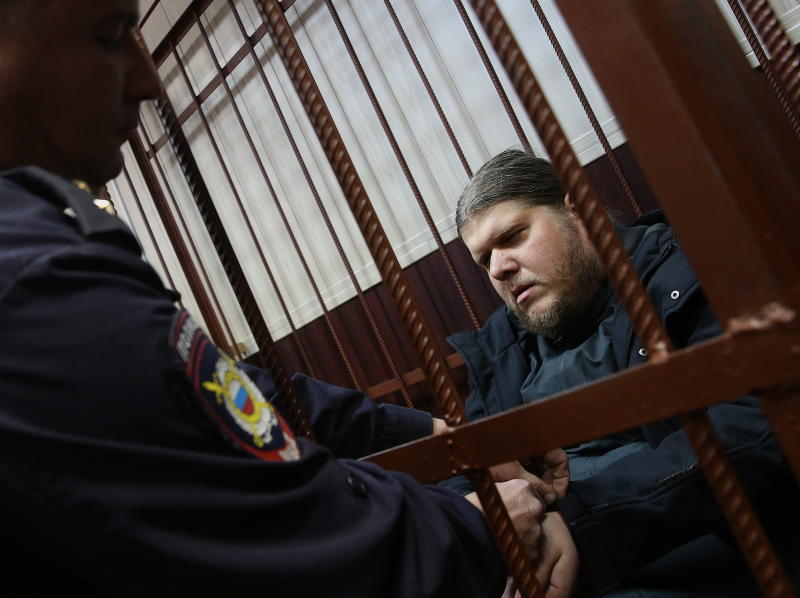 Одиозный глава секты Андрей Попов, предпочитающий называть себя Богом Кузей, наконец попал за решетку. Во время обыска у него изъяли 100 тысяч долларов и 43 миллиона рублей  Фото: Сергей Фадеичев/ТАСС 