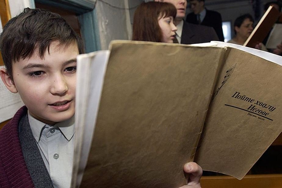 «Иконы топтали, а потом подожгли». Как и почему белорусы ведут борьбу со «Свидетелями Иеговы»