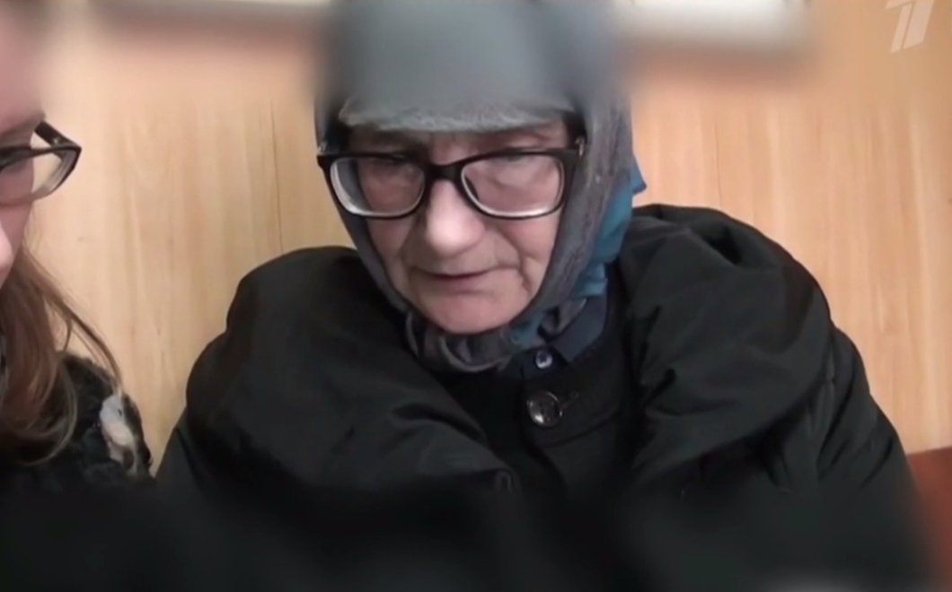 Любимова дает интервью журналисту в суде. Скриншот Youtube