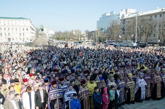 МИНИСТЕРСТВО ОБРАЗОВАНИЯ УКРАИНЫ СГОНЯЕТ УЧИТЕЛЕЙ НА МОЛЕБЕН РАСКОЛЬНИКА ФИЛАРЕТА. Киев, 2 апреля 2017 г.