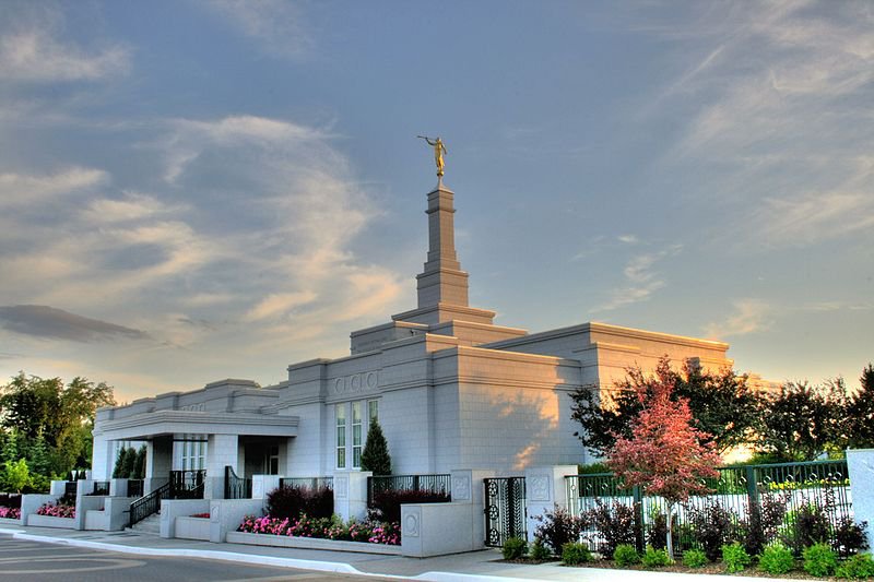 https://360tv.ru/news/tekst/mormones-i-dollary/?utm_source=telegram&utm_medium=social&utm_campaign=v-ssha-razgoraetsya-skandal-vokrug-vzyavshi&utm_content=35722241
