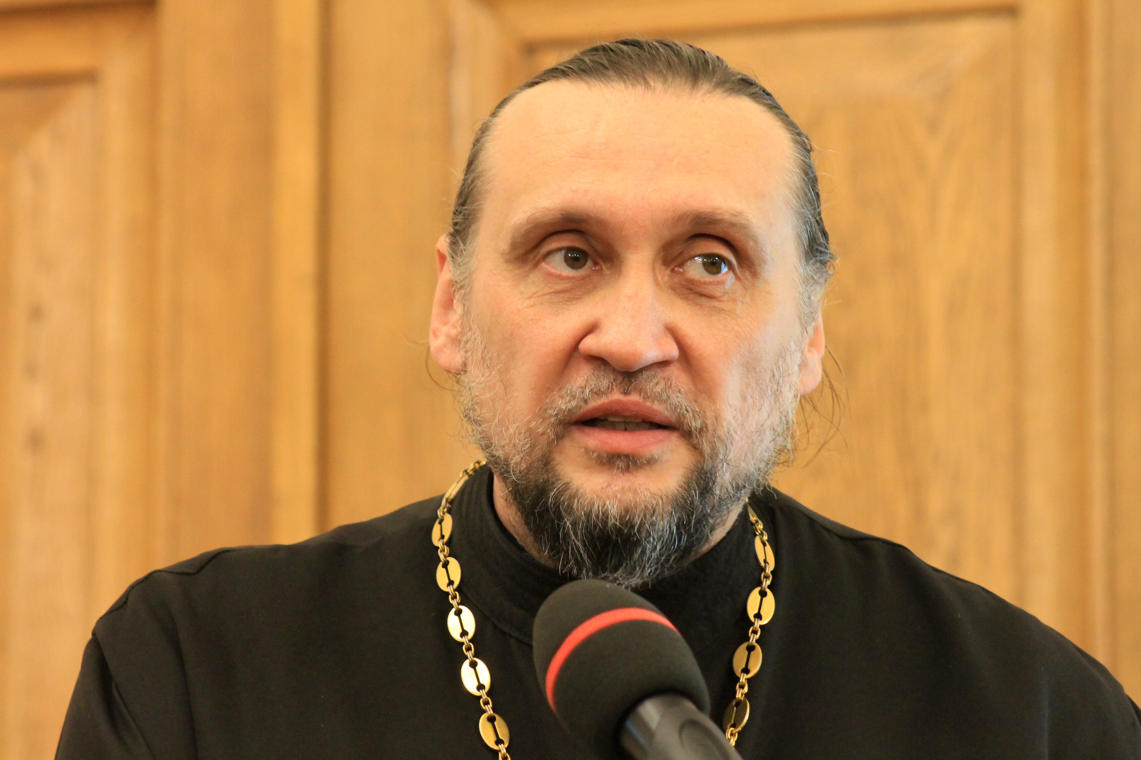 Профессор ПСТГУ А. Л. Дворкин возглавил заседание секции “Возможна ли в секте свобода выбора?”