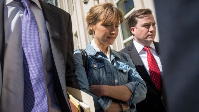 Судебный процесс Nxivm Кийта Реньера: почему так трудно остановить секту