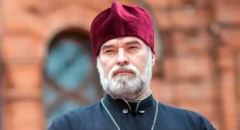 Что делать, если священник начал вести себя не так? Протоиерей Александр Новопашин — о лжестарцах и тайных заговорах