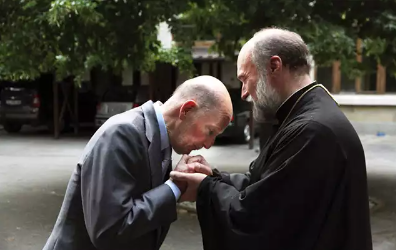 Что делать, если священник начал вести себя не так? Протоиерей Александр Новопашин — о лжестарцах и тайных заговорах