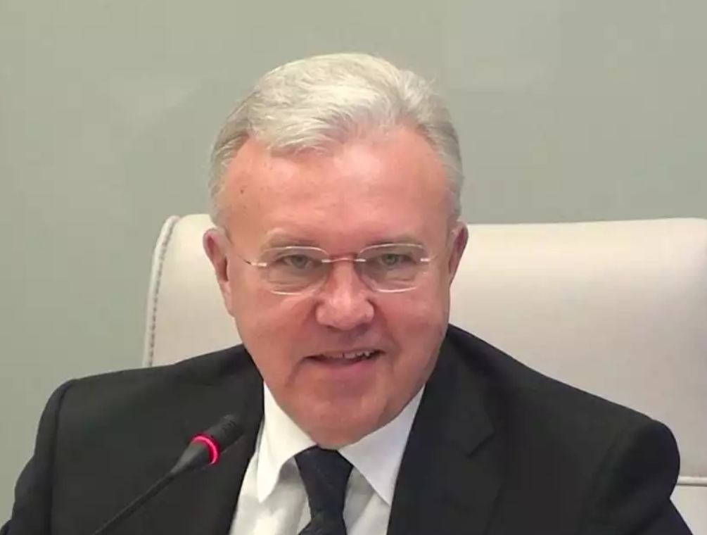 Силовики копают под губернатора Александра Усса, расследуя его «деловые связи» с общиной Виссариона