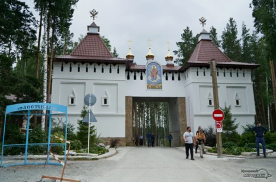 В Патриархии рассказали, кто вернёт Среднеуральский монастырь РПЦ