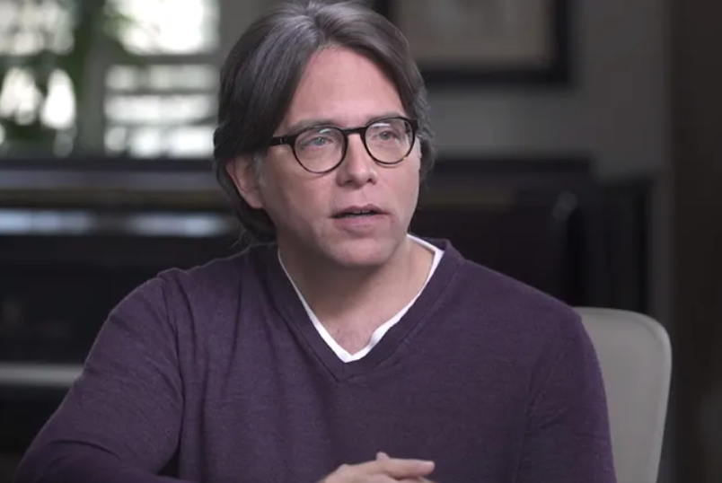 Суд в США приговорил к 120 годам тюрьмы лидера организации Nxivm Кита Раньери. Он превращал своих последовательниц в секс-рабынь