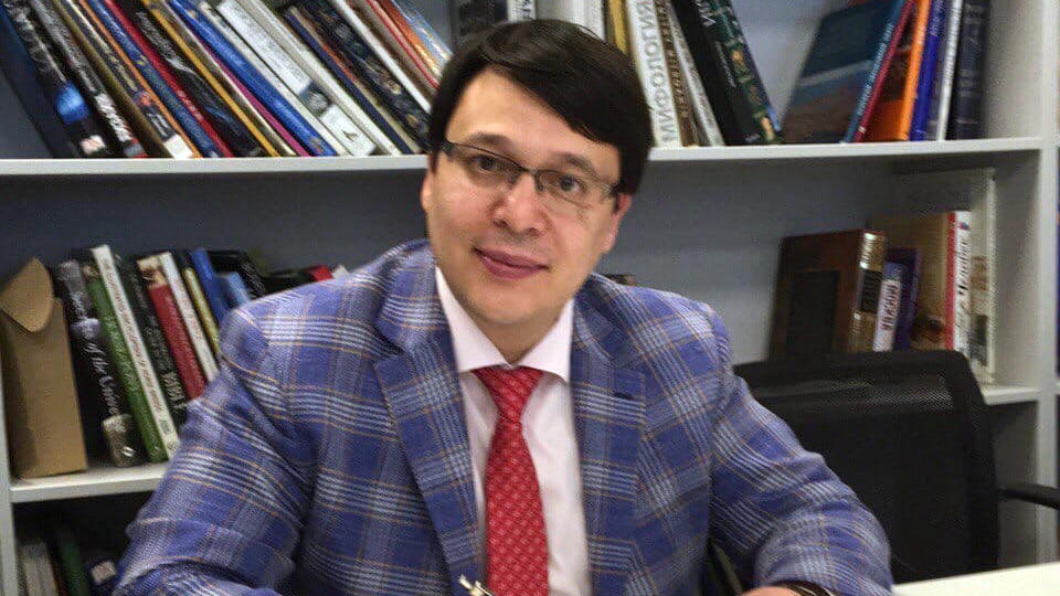 Мужчина обвинил "гуру женского счастья" в афере на 6,6 млн рублей
