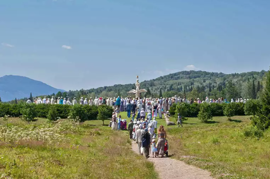 Двое адептов секты Виссариона предстанут перед судом за нападение на журналистов