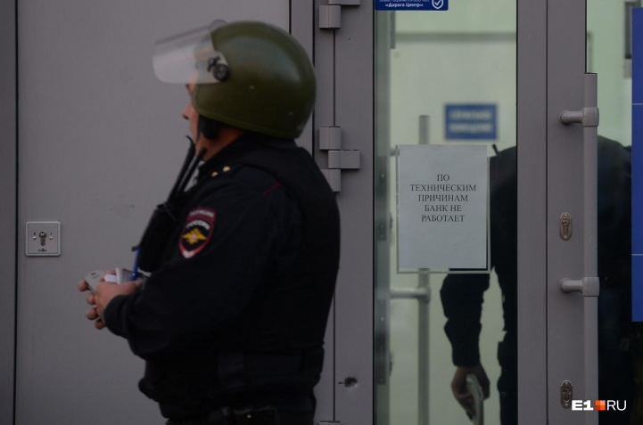 В Екатеринбурге центр «Э» устроил обыски в квартирах последователей Ошо