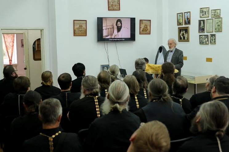 В Кургане прошел семинар о псевдоправославных сектах и лжестарчестве