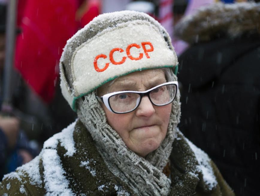 Все оттенки красного. Как россияне пытаются вернуться в СССР и не признают свое гражданство