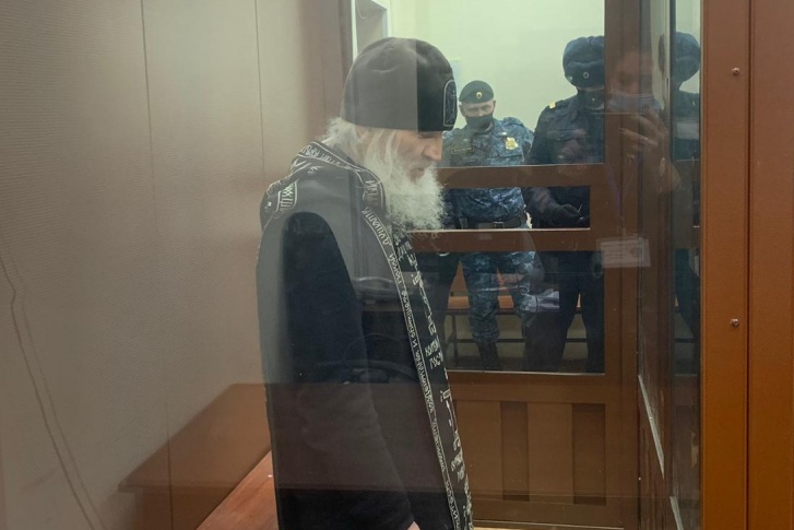 «Шумных ревнителей приглашаю к себе в камеру»: экс-схиигумен Сергий объяснил, почему борется за монастырь