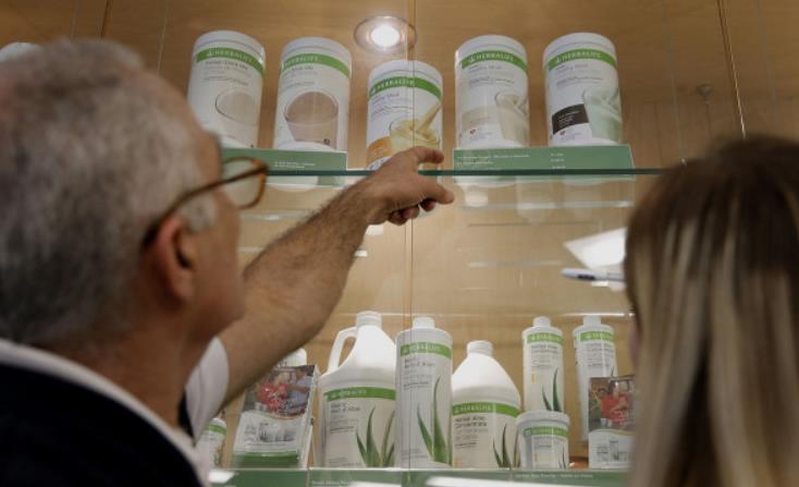 Herbalife закроет все центры продаж в России