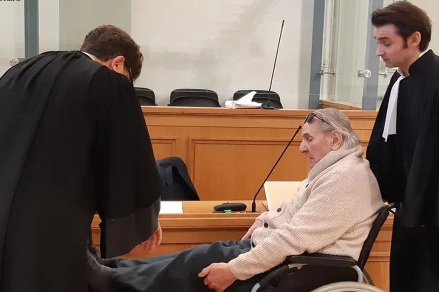 Считавший себя Зевсом 81-летний француз осужден за изнасилование дочери и еще 4 женщин