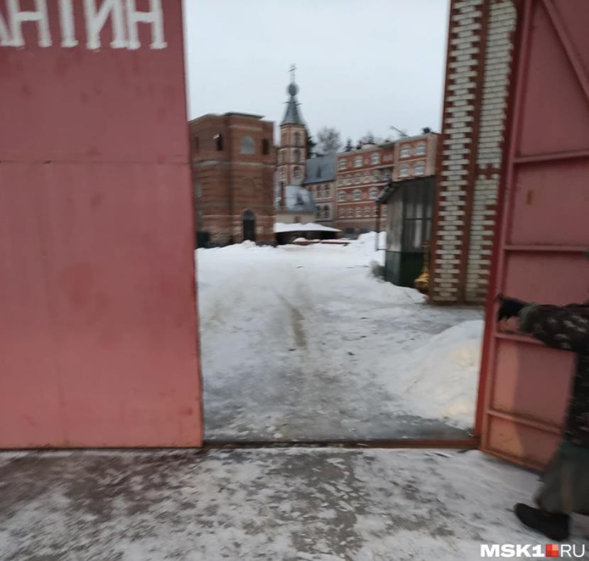 Тонированные джипы, ящики с алкоголем и голодные мальчики. Как жил подозреваемый в педофилии настоятель подмосковного монастыря Тонированные джипы, ящики с алкоголем и голодные мальчики. Как жил подозреваемый в педофилии настоятель подмосковного монастыря