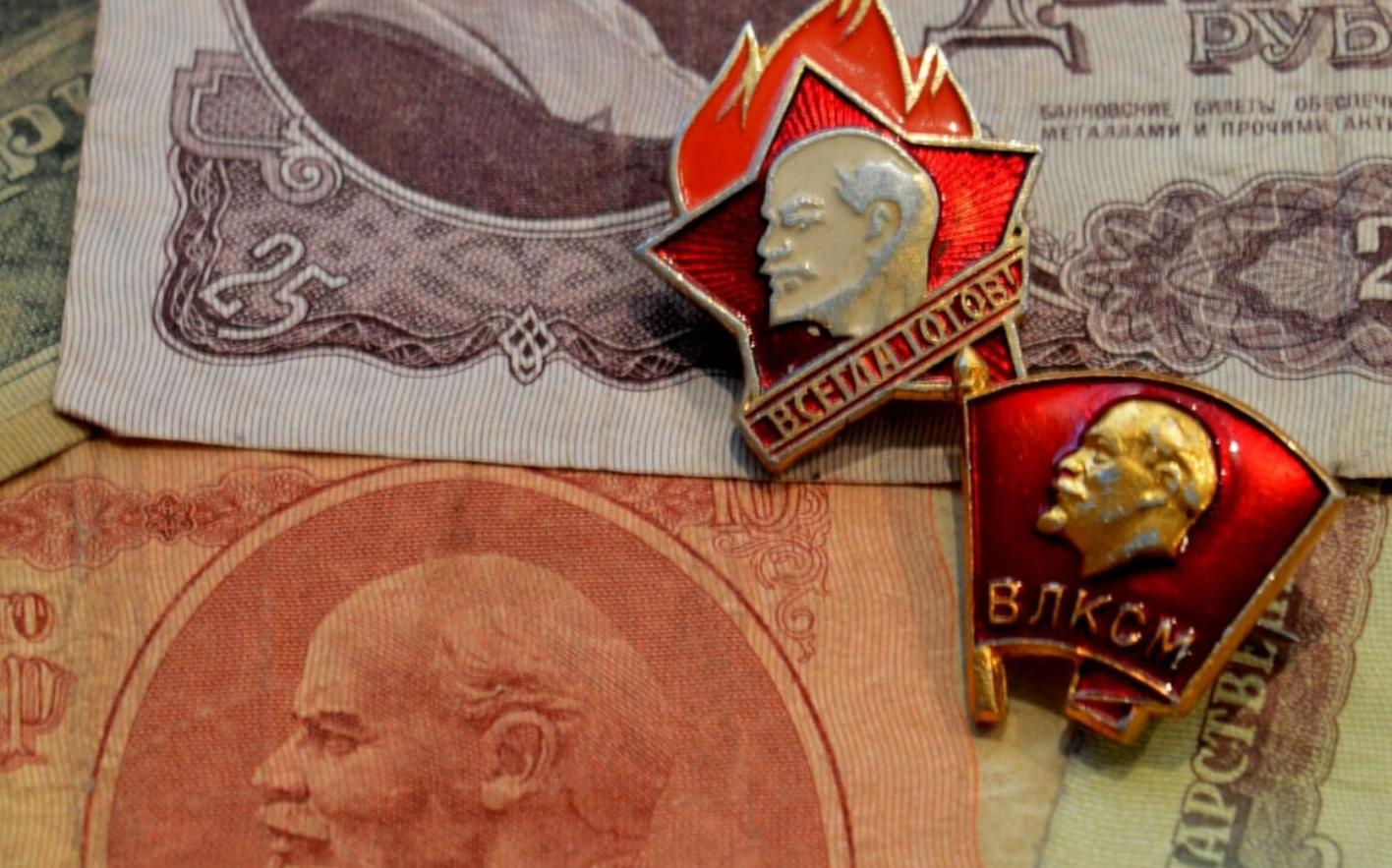 «Здесь советский народ». «Граждане СССР»* устроили собрание в ТЦ Нижневартовска
