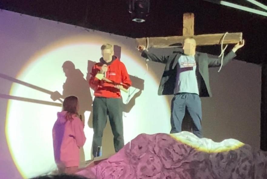 В гости к Богу по флаеру: что скрывается за бесплатными концертами на Путейской в Вологде