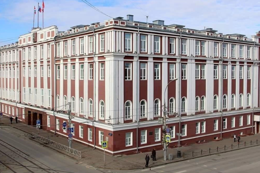В соцсетях главу Перми обвинили в поддержке секты, которая хотела разместить свою рекламу на баннерах