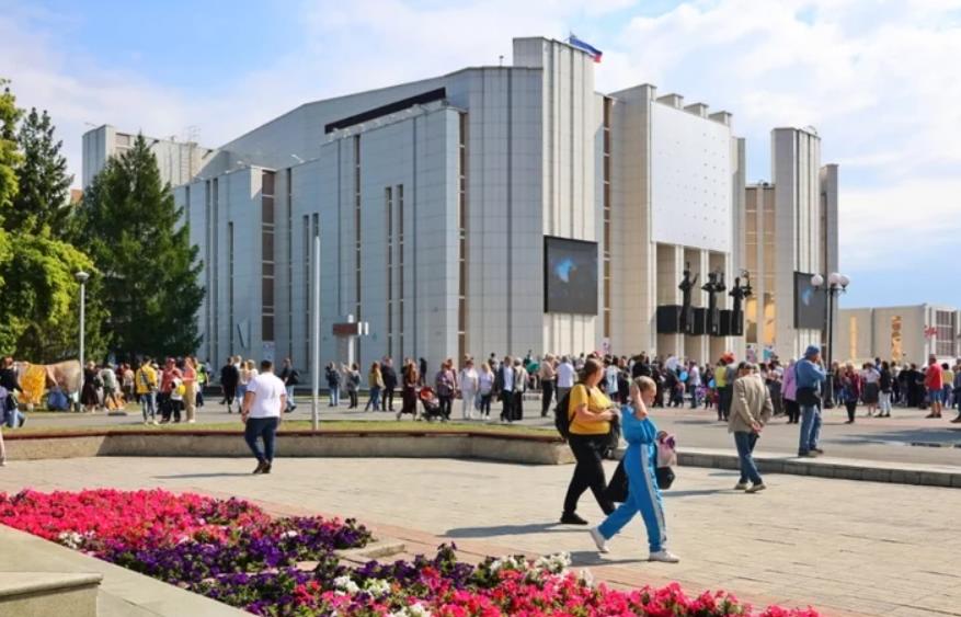 Курганцы попали на бесплатный концерт, где их пытались завербовать в секту