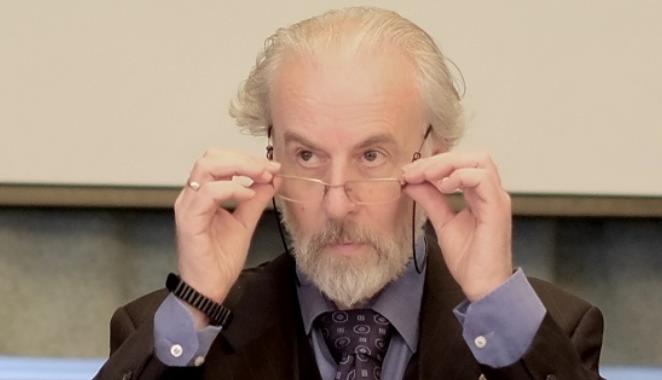 Как вовремя понять, что родственник попал в секту: Интервью с сектоведом Александром Дворкиным